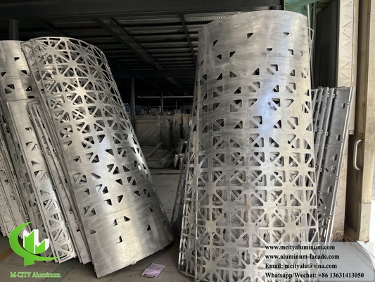 Panel de revestimiento de metal perforado por CNC para columna con luz LED de patrón de corte por láser en el interior