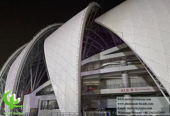 Buen precio Panel de revestimiento metálico curvo Hoja de aluminio Paneles perforados Decoración de paredes exteriores en línea