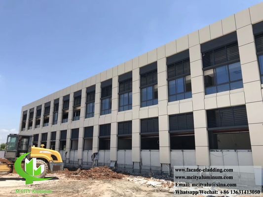 Buen precio Panel de pared de aluminio recubierto en polvo resistente a la corrosión y a fuego Revestimiento de aluminio sólido para fachada metálica en línea