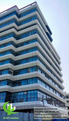 Buen precio Paneles de revestimiento de pared de aluminio con recubrimiento PVDF personalizables de 3 mm de espesor para sistemas de fachada en línea