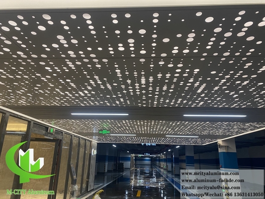 Placa de aluminio de techo metálico perforado Material duradero con luz LED Diseño moderno