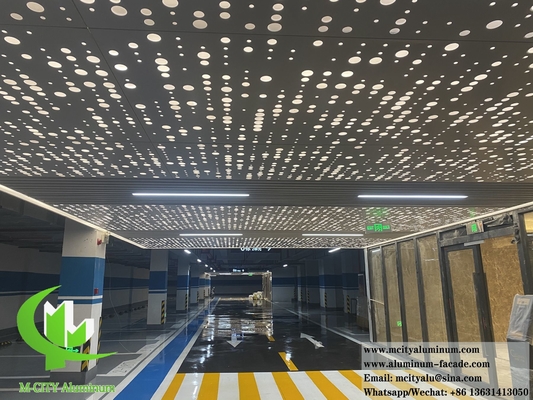Placa de aluminio de techo metálico perforado Material duradero con luz LED Diseño moderno