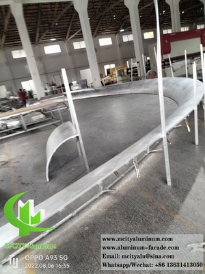 Panel de aluminio con revestimiento metálico doble curvado