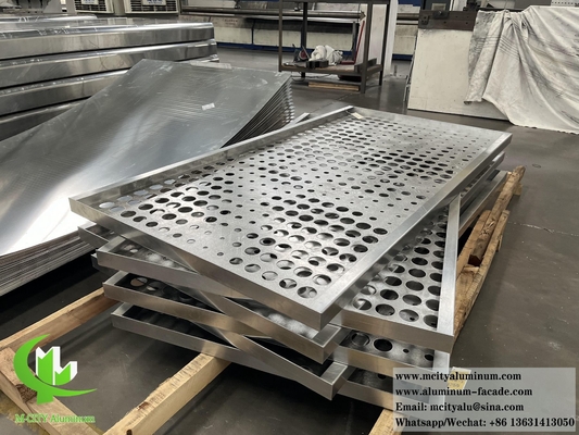 Película de aluminio de pantalla de metal perforante de 3 mm de espesor PVDF Revestimiento duradero para decoración de revestimiento de paredes exteriores