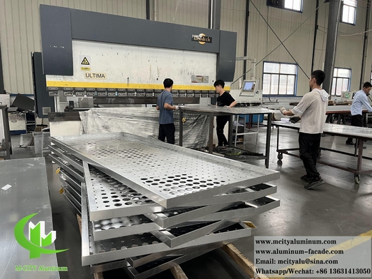 Película de aluminio de pantalla de metal perforante de 3 mm de espesor PVDF Revestimiento duradero para decoración de revestimiento de paredes exteriores