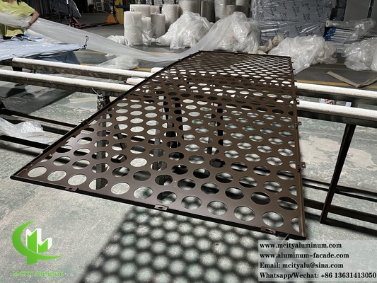 Panel de fachada perforado de aluminio con un grosor de 1,5-20 mm, colores variables para compras B2B
