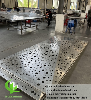 Sistema de fachada de aluminio 3D Hoja de metal con patrón de perforación para decoración de revestimiento de paredes exteriores