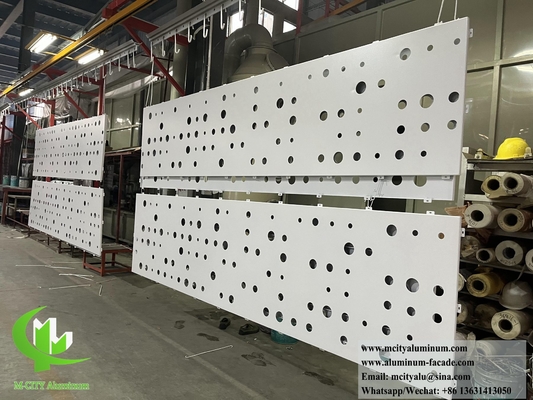 Facade de aluminio perforado de tamaño variable con alta resistencia a las condiciones climáticas