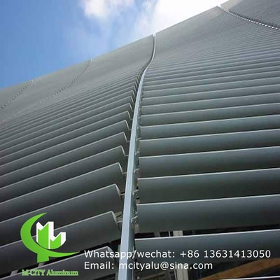 persiana solar arquitectónica de perfil aerodinámico de aluminio con forma ovalada para pared cortina de fachada