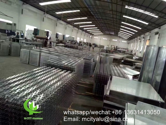 Pantalla láser CNC Perforada de 2,5 mm Panel de revestimiento de aluminio metálico para pared de cortina con color latón