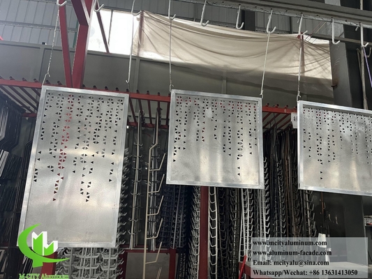 Panel de aluminio sólido de revestimiento metálico de color dorado con patrón de perforación