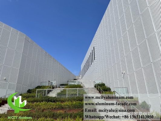 Proyecto de fachadas metálicas exteriores, revestimiento de paredes, decoración de paneles sólidos de aluminio