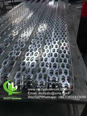 China PVDF Hoja perforada de aluminio metálico utilizada para fachada exterior del edificio audi