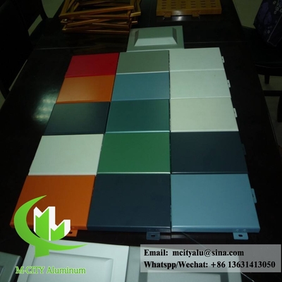 Revestimiento de paredes de aluminio perforado