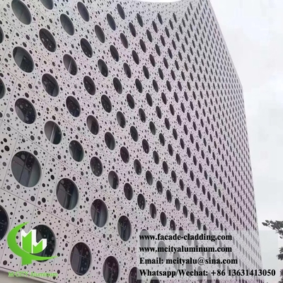 Fabricación de revestimientos de aluminio para fachadas metálicas perforadas