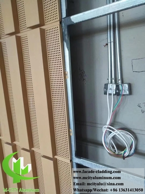 Fabricación de revestimientos para paredes de aluminio con fachadas metálicas perforadas PVDF de color natural o de óxido