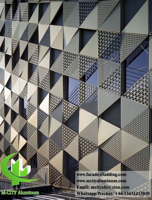 Forma triangular Revestimiento metálico perforado fachadas de aluminio para edificios arquitectónicos
