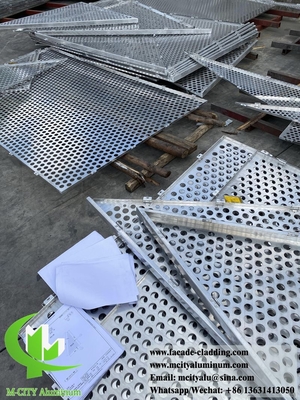China fachada de metal perforado de aluminio de chapa PVDF de 2 mm de espesor color champán