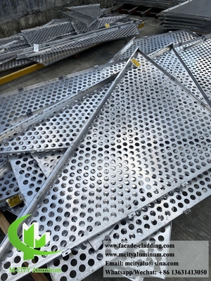 China fachada de metal perforado de aluminio de chapa PVDF de 2 mm de espesor color champán