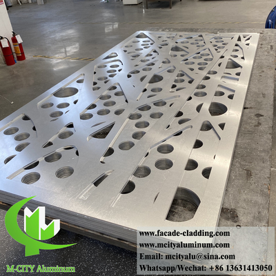 Pantalla metálica perforada fachada revestida de aluminio paneles sólidos chapa metálica con patrones decorativos