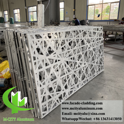 Hojas redondas de aluminio perforado con patrones decorativos para decoración interior