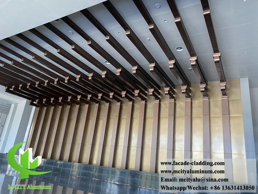 Polvo revestido de color blanco revestimiento de pared sólida techo de aluminio decoración interior