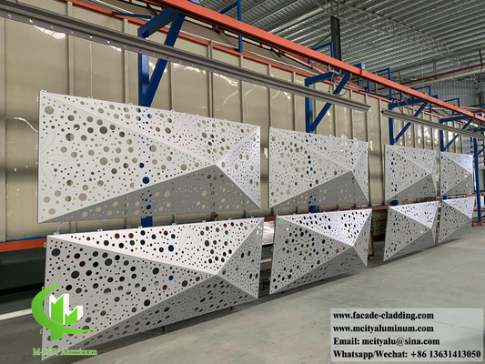 Fabricación de revestimientos de paredes metálicas para fachadas de edificios