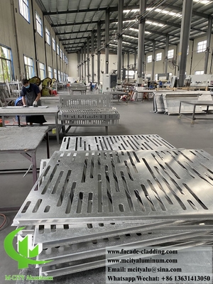 Paneles metálicos perforados de chapa de aluminio para fachada con color de grano de madera