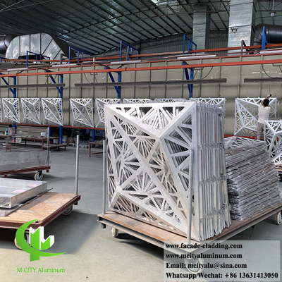 Revestimiento de aluminio arquitectónico PVDF Color dorado Pantalla metálica Finitura duradera Anti-óxido A prueba de fuego Clase 1