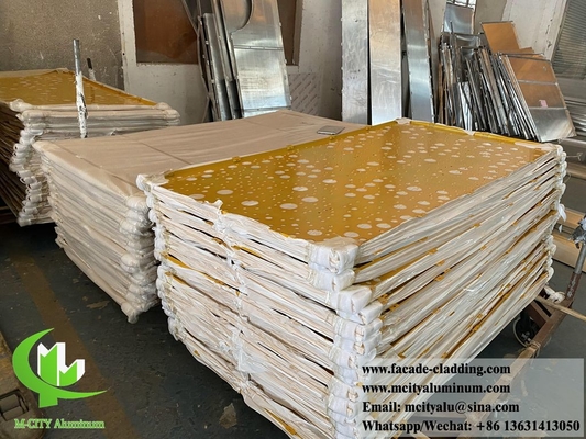 Revestimiento de aluminio arquitectónico PVDF Color dorado Pantalla metálica Finitura duradera Anti-óxido A prueba de fuego Clase 1