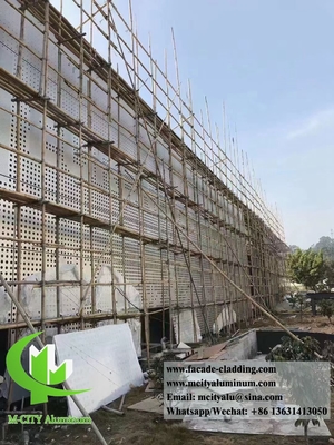 Perforación de aluminio revestimiento de fachada metálica agujeros redondos color de las astillas 3 mm PVDF en polvo recubierto