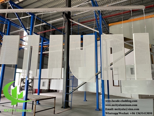 Perforación de la pantalla de metal de la hoja de aluminio para la construcción de revestimiento de paredes PVDF de color blanco 20 años de garantía