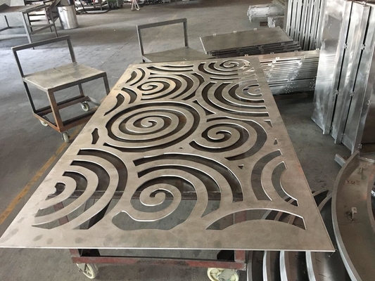 Pantalla de metal cortada por láser para cercas Decoración de fachadas de paredes Hoja de aluminio con patrones Color de esquirla