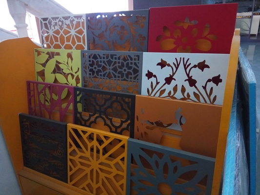 Pantalla de metal cortada por láser para cercas Decoración de fachadas de paredes Hoja de aluminio con patrones Color de esquirla