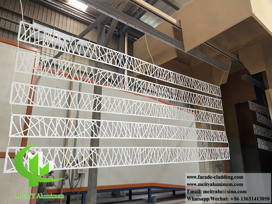Revestimiento de pared de aluminio sólido ondulado con patrones perforados en polvo revestido de blanco