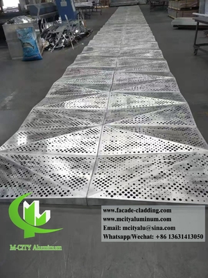 Panel de aluminio perforado con patrón de perforación para techo con iluminación LED