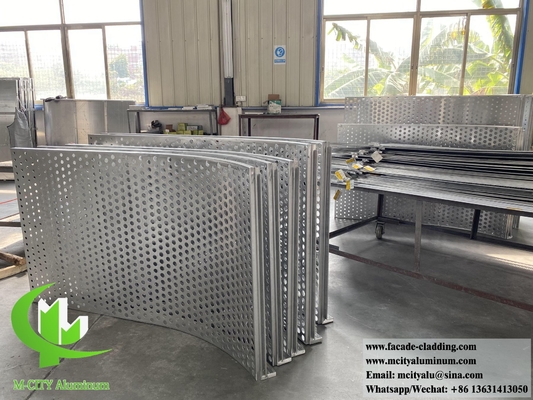 Revestimiento de aluminio de malla metálica expandida PVDF Decoración de techo de color dorado