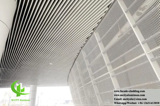 Revestimiento de aluminio con malla corrugada perforada Decoración exterior PVDF Color blanco