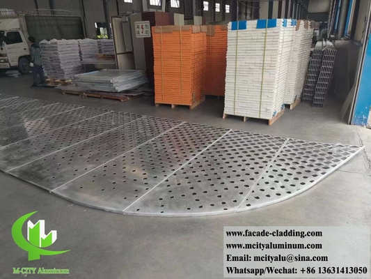 Diseño arquitectónico del sistema de fachadas de revestimiento metálico perforado