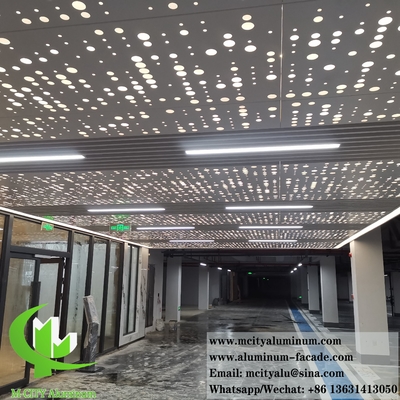 Panel de aluminio 3D para techos metálicos con patrones de perforación Decoración interior de techos