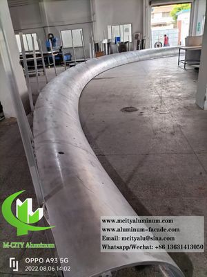 Buen precio Panel de aluminio con revestimiento metálico doble curvado en línea