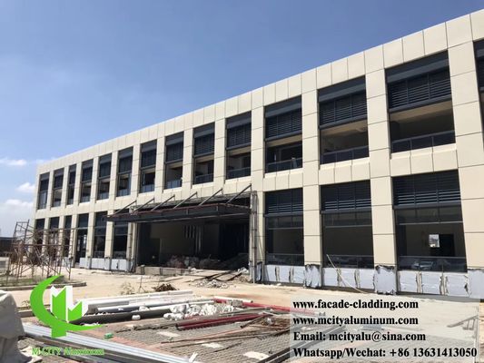 Buen precio Panel de pared de metal revestimiento de aluminio sólido Sistema de fachadas PVDF en línea