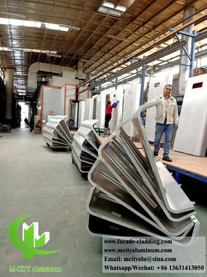 Buen precio Panel de fachada de aluminio perforado con recubrimiento en polvo en colores RAL personalizables y tamaño estándar de 1000x2000 mm en línea