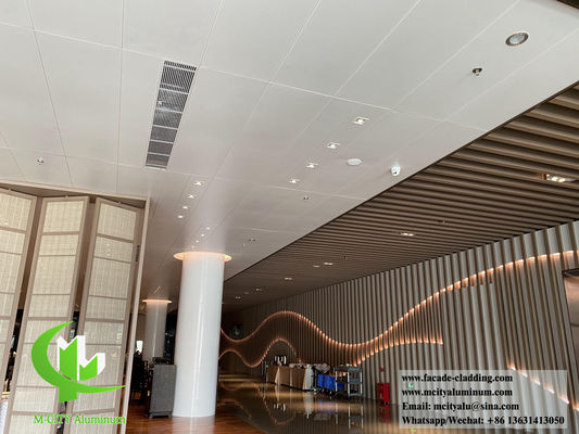 Buen precio Techo metálico revestimiento de aluminio paneles de pared sólidos sistema impermeable al viento en línea