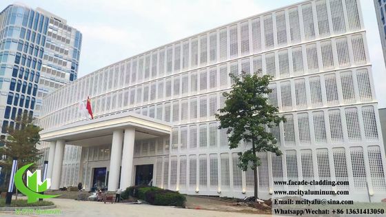 Buen precio Perforación de láminas metálicas de aluminio PVDF en polvo revestido de color blanco de 3 mm de espesor para revestimiento de paredes en línea