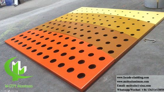 Buen precio Panel de fachada de aluminio perforado con recubrimiento PVDF en colores RAL personalizables y punzonado de torreta CNC en línea
