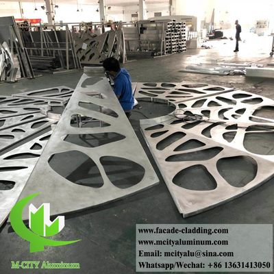 Buen precio Panel de techo de aluminio perforado recubierto en polvo de tamaño personalizado para decoración interior exterior en línea